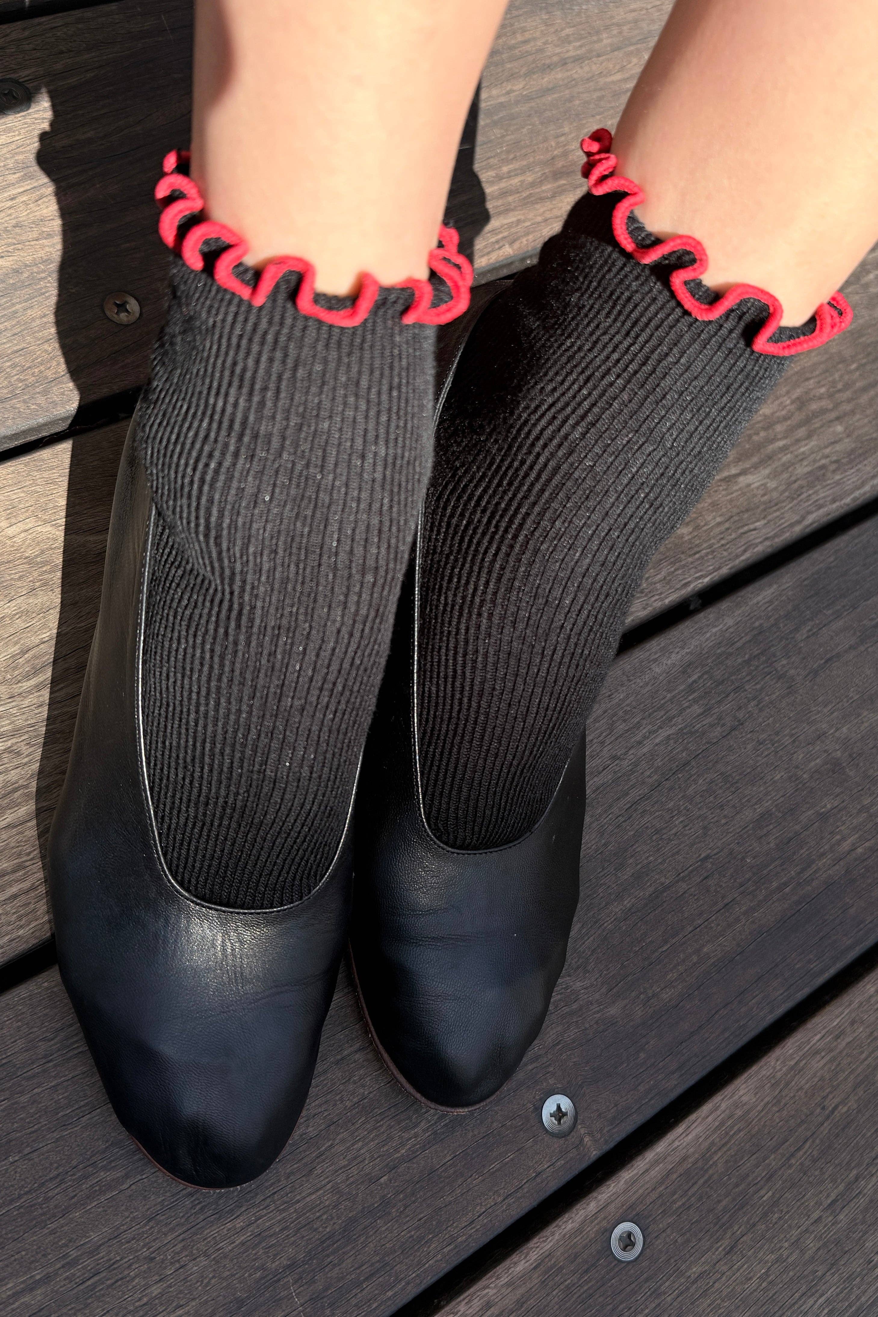 Petite Ruffled Socks BLACK / RED