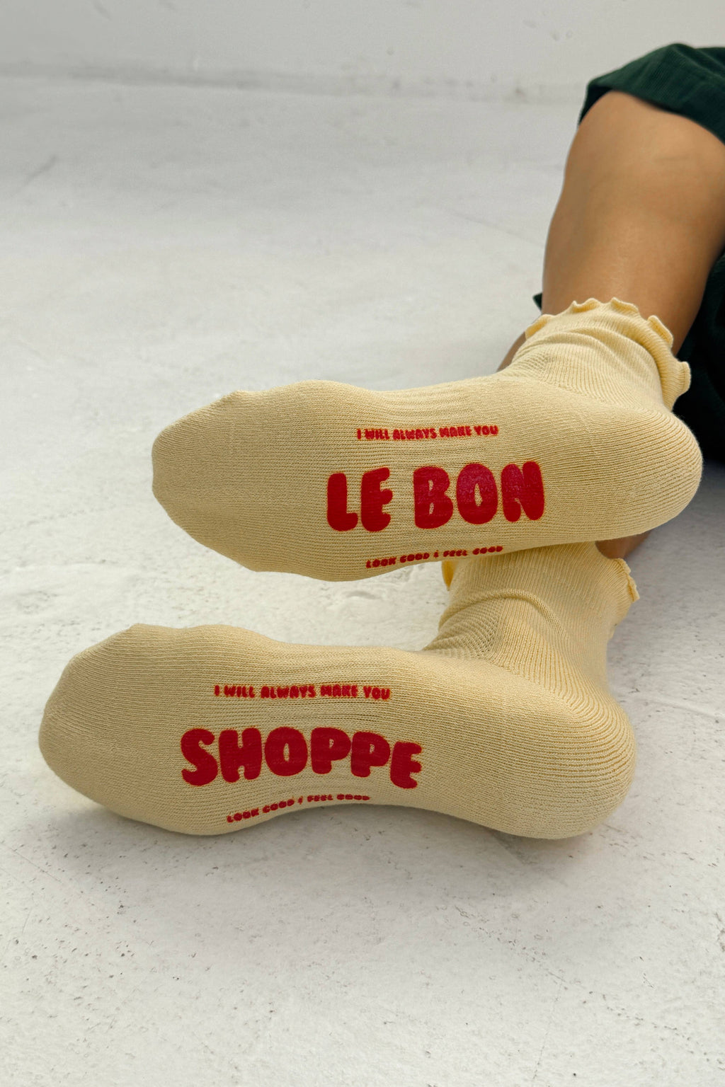 Ruffled Crew Socks   BANANA CREAM / RED
