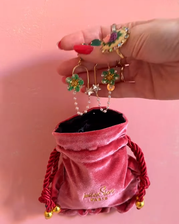 Pompadour Ring