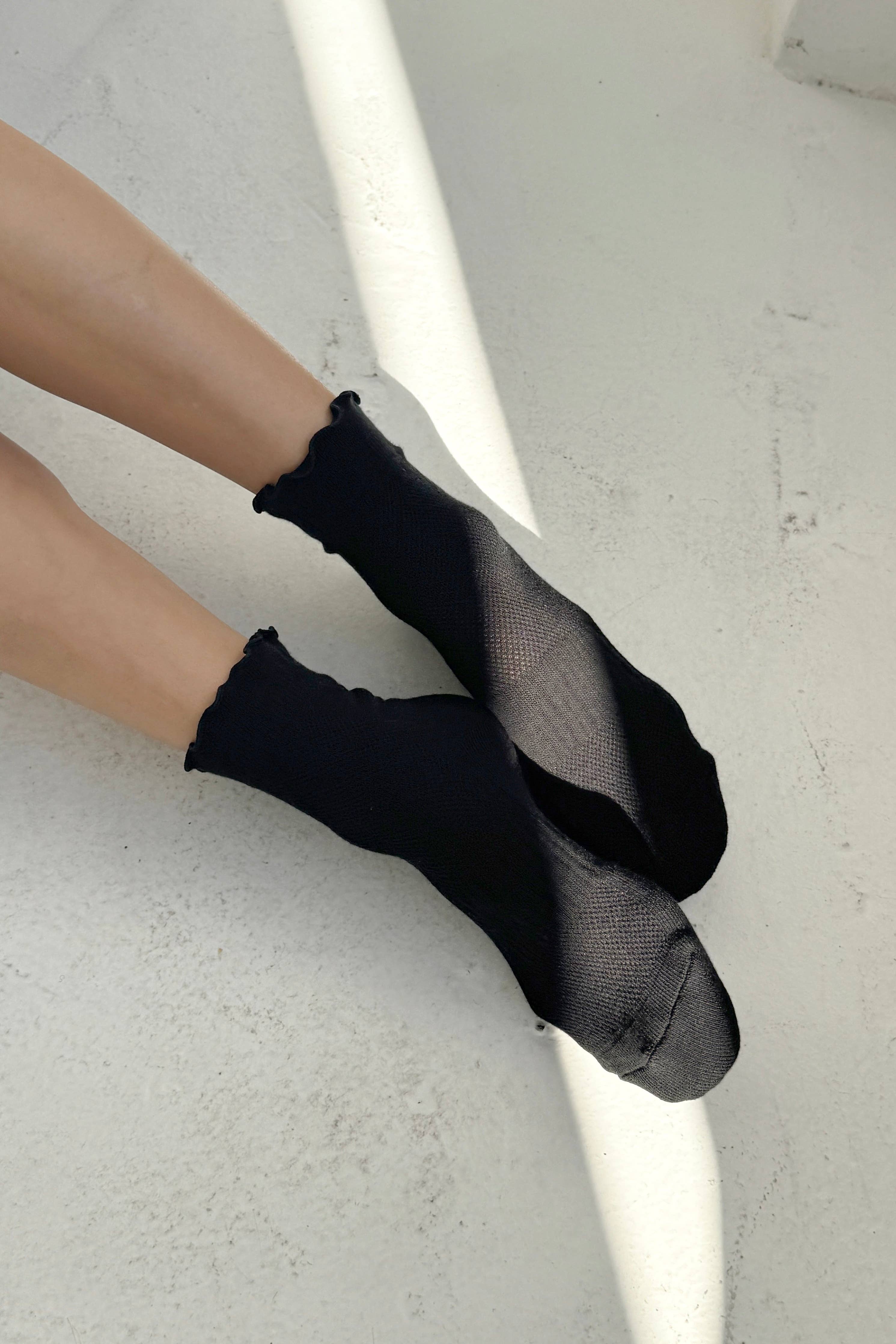 Ruffled Crew Socks BLACK / BLACK