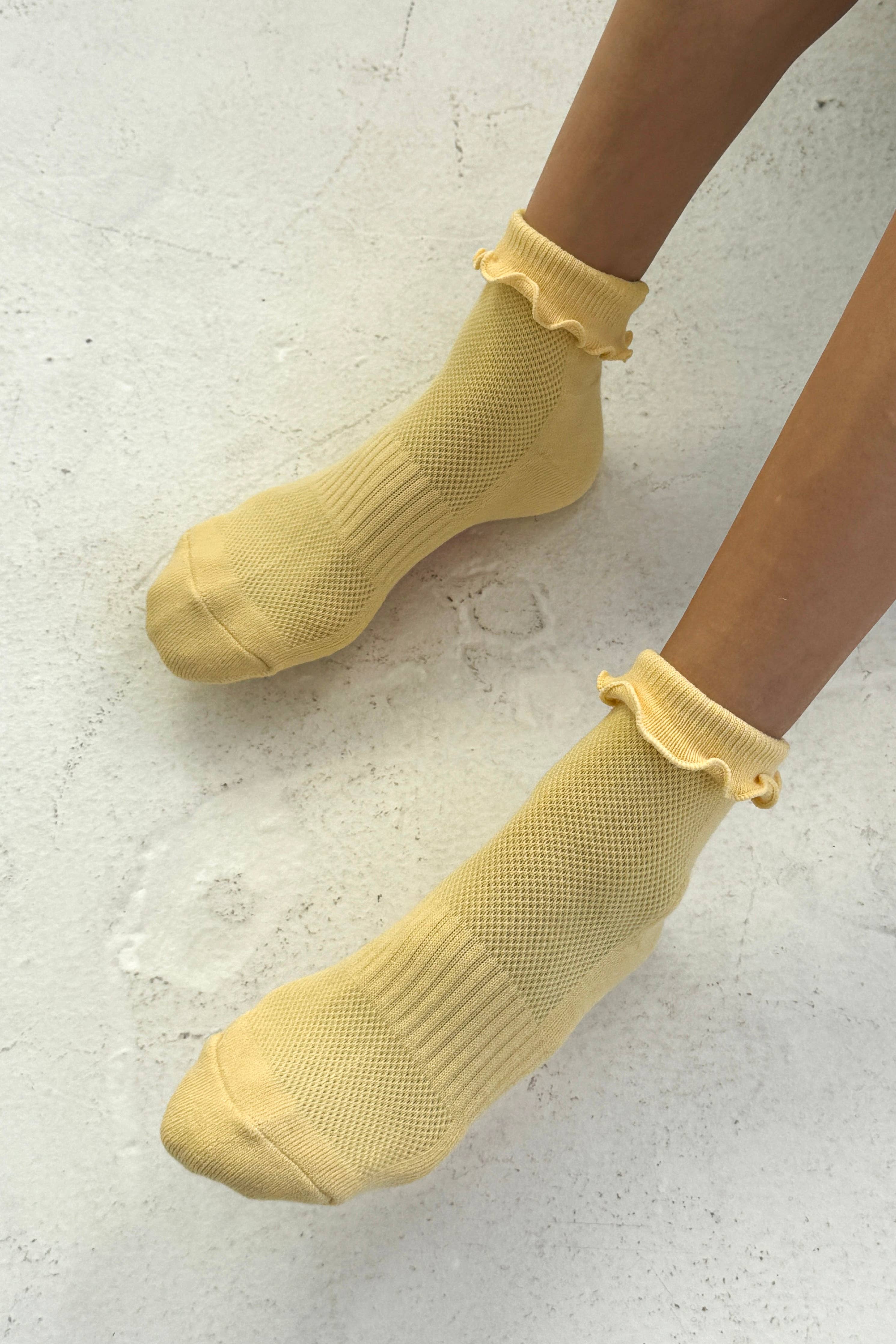 Ruffled Crew Socks   BANANA CREAM / RED