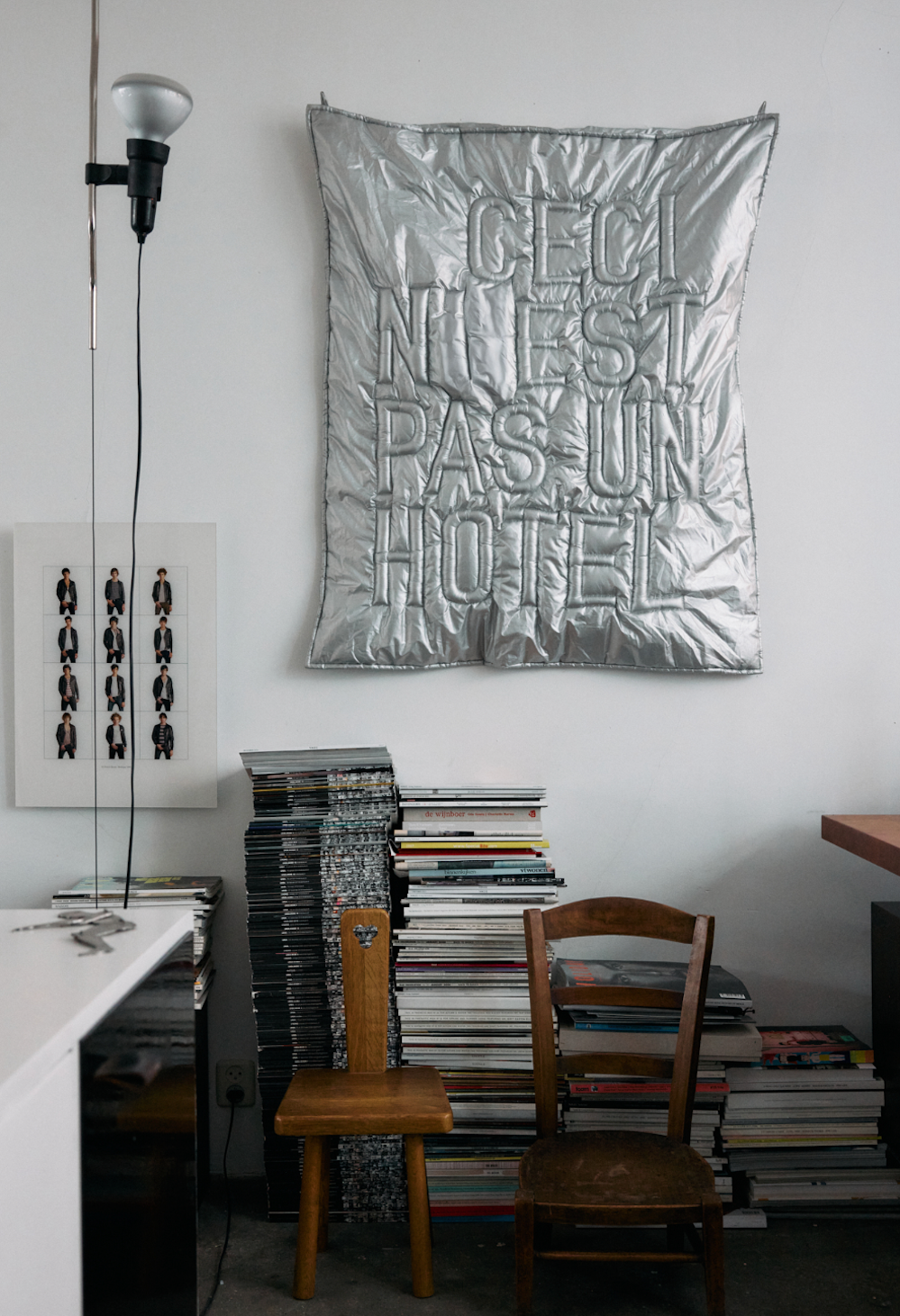 'Ceci n'est pas un hôtel' Wall Art
